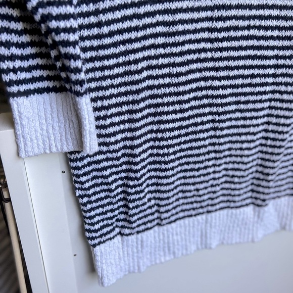 Banana Republic Sweater - Picture 3 of 5